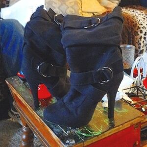 **Black high heel Boots**